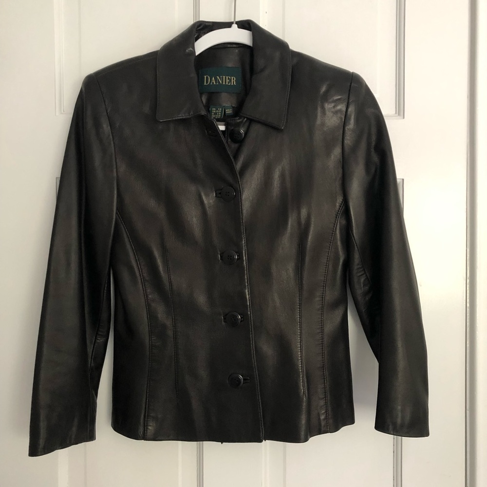 Danier Black Leather Jacket Size 6-8 EUC - Picture 1 of 6